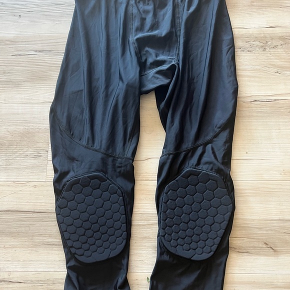 McDavid Hex Padded 3/4 Tight Black - Picture 2 of 3